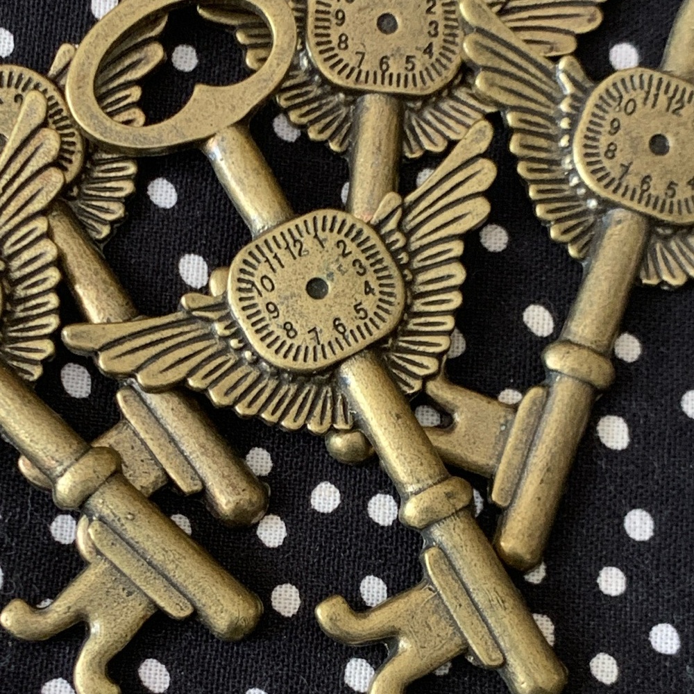 Vintage Style Winged Skeleton Keys